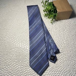 Keneth Cole 100% silk tie